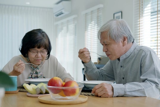 Hiểu lầm thường gặp về dinh dưỡng cho người lớn tuổi
