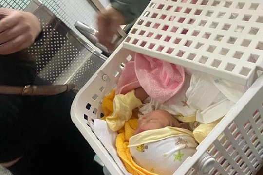 Cổ tích giữa đời thường: bé sơ sinh bỏ rơi bên đường ở Thủ Đức được nhận nuôi