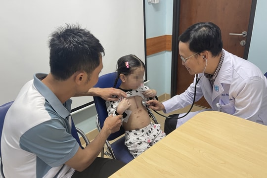 Bé gái có mạch máu trong tim đảo lộn được cứu ngoạn mục trước thềm năm mới