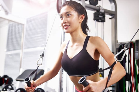 7 cách giúp chị em giữ eo thon, dáng gọn khi ăn Tết