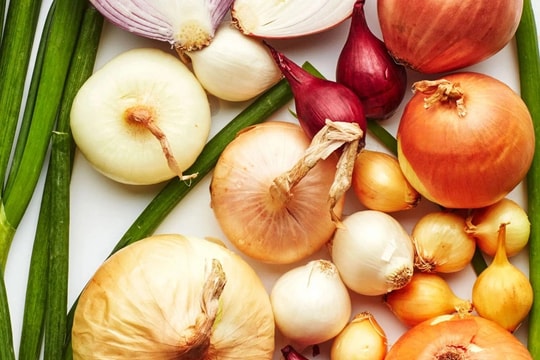 Gừng, hành tây, tỏi, cơm nguội để trong tủ lạnh ngày Tết coi chừng thành ổ vi khuẩn