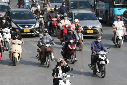 TP.HCM nắng nóng gay gắt sau Tết, người dân cần lưu ý sức khỏe