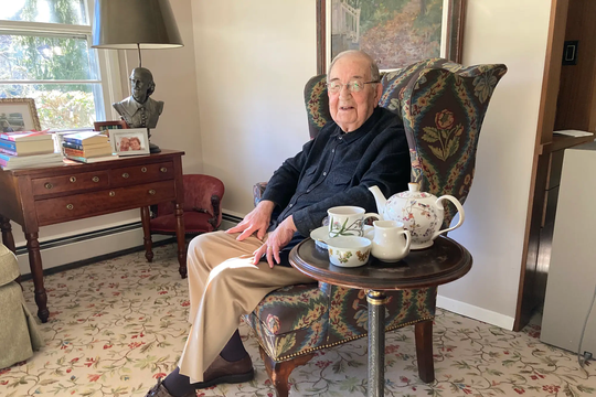 Lời khuyên sống thọ từ CEO 101 tuổi