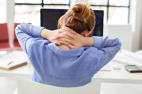 Nhiều người trẻ bị thoái hóa cột sống