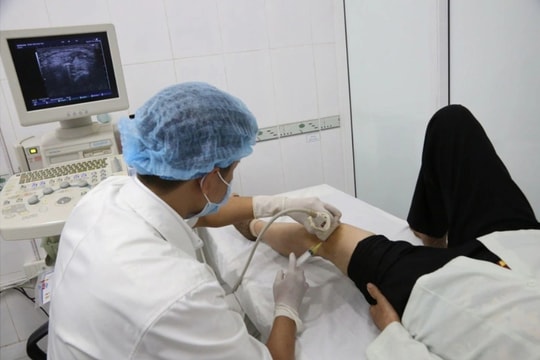 3 liệu pháp giảm đau nhức xương khớp khi chuyển mùa