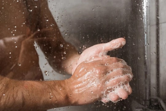 Nam giới có cần vệ sinh vùng kín hàng ngày?