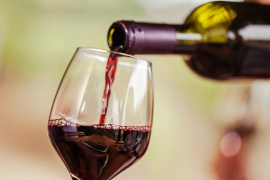 Lợi ích của rượu vang và những ai không nên dùng chúng