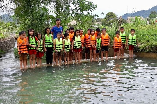 Nhiều mô hình bảo vệ trẻ em trong ngày hè