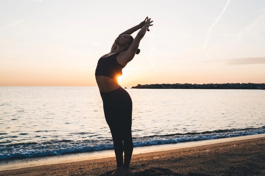 Bài tập giãn cơ buổi sáng giúp cơ thể tỉnh táo, tràn đầy năng lượng