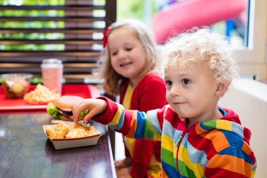 Lý do người trẻ cũng bị máu nhiễm mỡ