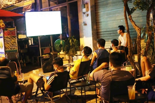 Sức khoẻ mùa Euro - Kỳ 4: Thức khuya xem bóng đá tác động sức khoẻ ra sao? 