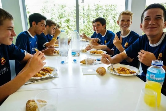 Bí quyết siêu sao lão tướng - Kỳ 3: Dinh dưỡng giúp cầu thủ ‘xuyên không’ bất chấp tuổi tác ra sao? 