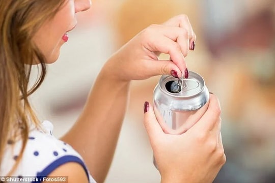 Nước tăng lực ảnh hưởng tới phụ nữ bị rối loạn ăn uống