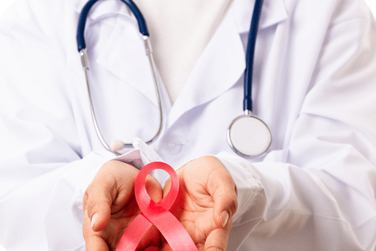 Người nhiễm HIV cần chú ý gì trong ăn uống?