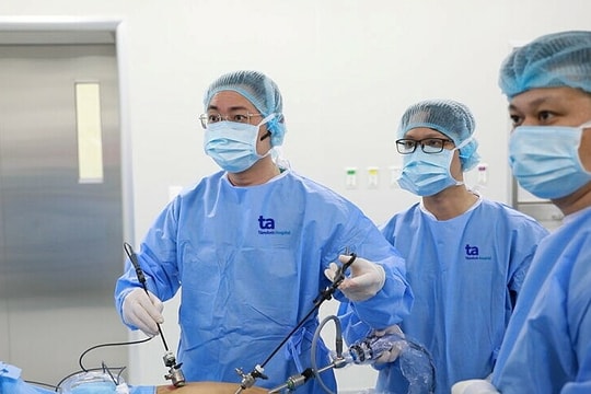 Hàng chục polyp bám như thạch nhũ trong túi mật