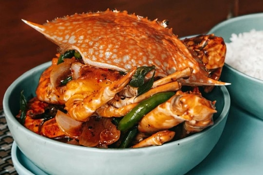 Thiếu hụt chất nào sẽ gây rụng tóc?