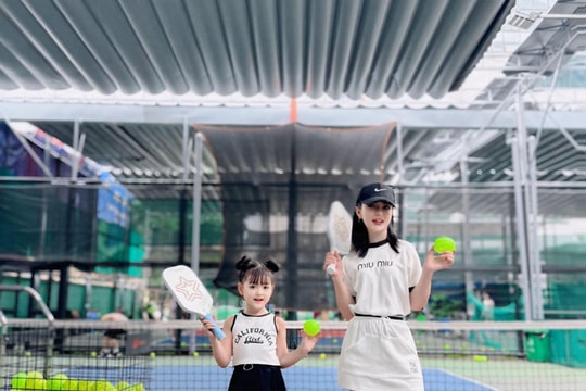 Người đẹp mê chơi Pickleball, lên tiếng chuyện mặc gợi cảm trên sân tập