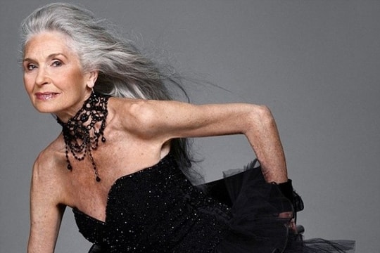 Cụ bà 96 tuổi vẫn trở thành siêu mẫu: Thần sắc, sức khỏe dẻo dai nhờ chăm ăn 1 loại rau Việt Nam có nhiều