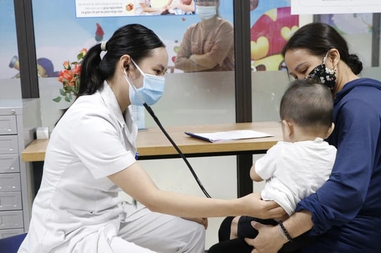 TP.HCM đảm bảo đủ thuốc điều trị sởi, 100% trẻ sẽ được tiêm vaccine phòng bệnh