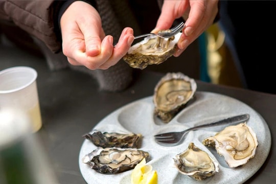 Đi du lịch tuyệt đối hạn chế ăn những món này