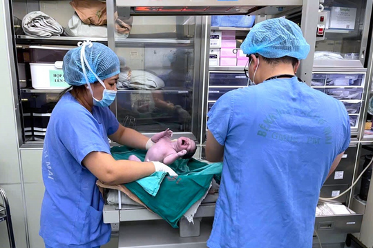 Bệnh viện Bạch Mai bên trong tâm bão Yagi