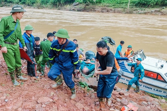 TP.HCM ủng hộ 120 tỉ đồng cho đồng bào vùng bão lũ, kêu gọi người dân tiếp tục chia sẻ