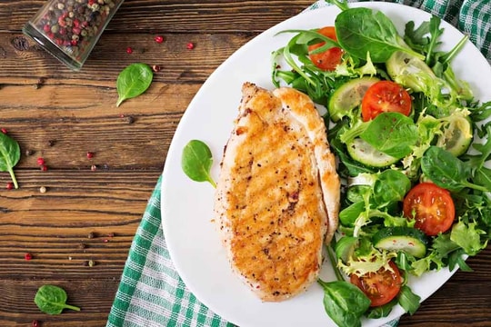 Vì sao người tập gym lại yêu thích ức gà