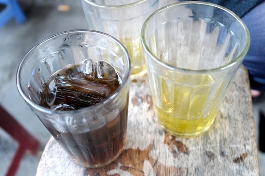 Uống ly nhân trần vỉa hè, chữa đủ thứ bệnh