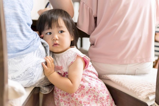 Hội chứng sợ đám đông ở trẻ nhỏ nhìn từ câu chuyện bé Pam