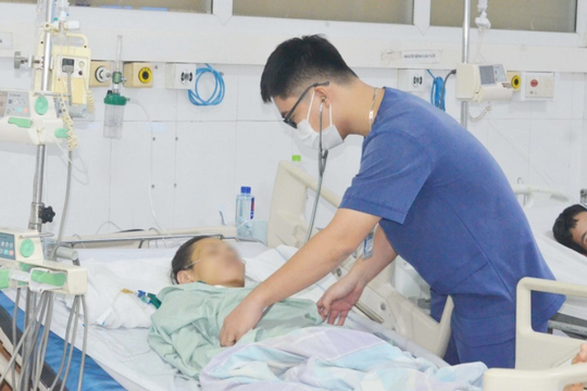 Đọc báo giùm bạn 27/9/2024: Hai người mẹ hiến thận cứu 2 con. Cắt bỏ khối u ngực nặng khoảng 10kg. Vào viện cấp cứu vì khát nước liên tục