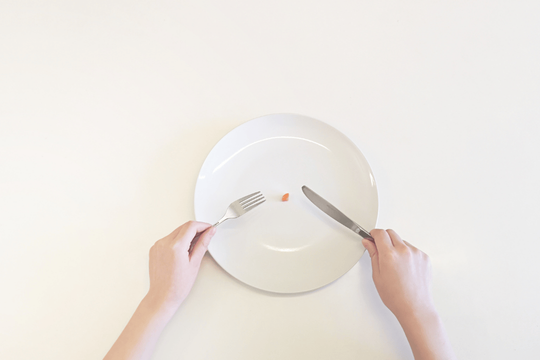 Mối liên hệ giữa rối loạn ăn uống và mất ngủ