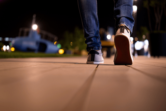 Hãy đi bộ sau bữa ăn tối để nâng cao sức khỏe