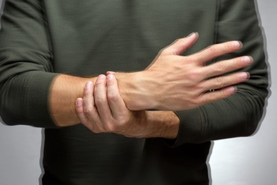 Bác sĩ "TikTok" chia sẻ những loại thuốc phổ biến có thể khiến run tay