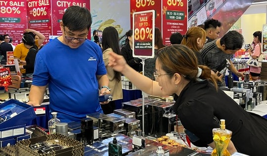 TP HCM: "Săn" nước hoa chính hãng giảm giá tới 80% tại sự kiện khuyến mãi hàng hiệu mùa 2