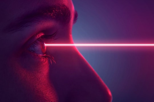 Chưa cần đến laser sân khấu, một chiếc bút laser nhỏ cũng đã có thể gây mù lòa