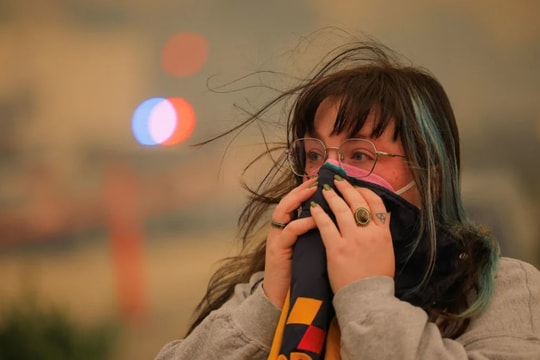 Góc sinh tồn từ cháy rừng ở Mỹ: Cẩn trọng với tro bụi và khói độc sau cháy