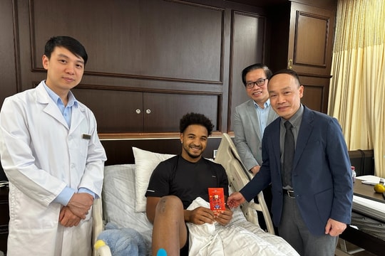 Tiền đạo Xuân Son xuất viện, đón Tết cùng gia đình tại Nam Định