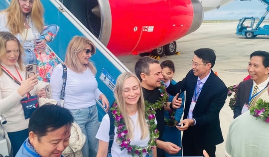 Nồng nhiệt đón khách Nga bay thẳng đến Nha Trang