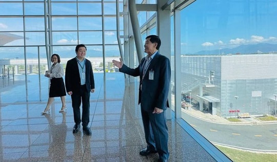 Dấu ấn của “vua hàng hiệu” Johnathan Hạnh Nguyễn tại nhà ga quốc tế Cam Ranh