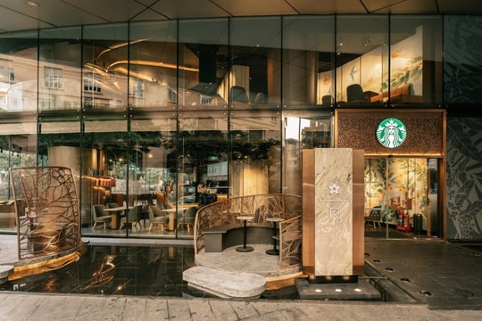 Starbucks, Trung Nguyên Legend khai trương các cửa hàng mới