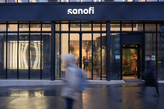 Sanofi được FDA phê duyệt thuốc Dupixent, đầu tư 1,8 tỷ USD vào công nghệ sinh học sử dụng AI