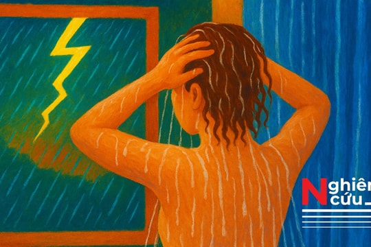 Vì sao không nên tắm khi trời có giông sét?