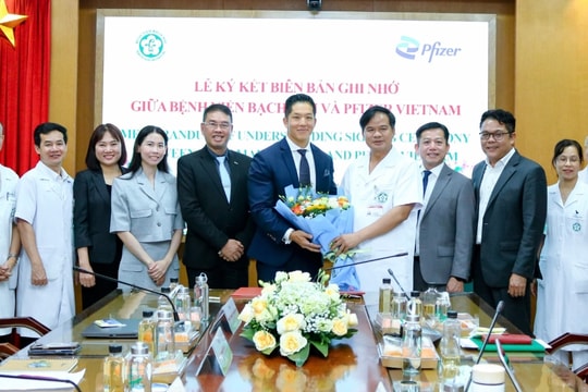 Pfizer Việt Nam và Bệnh viện Bạch Mai ký biên bản ghi nhớ tăng cường hợp tác chăm sóc sức khỏe
