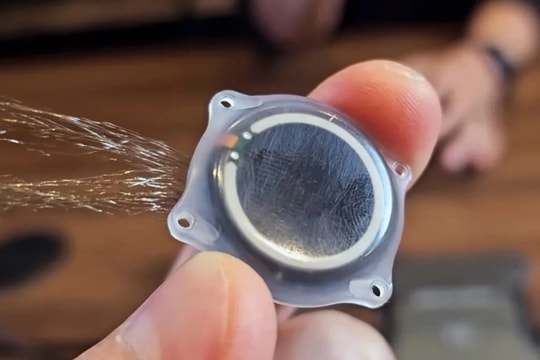 Xe đầu kéo tự lái lần đầu chạy trên đường công cộng | 5/5/2025