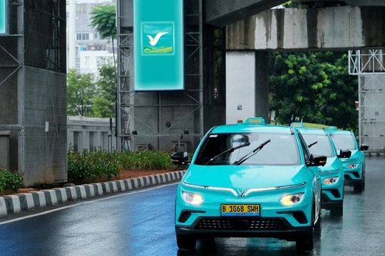 Xanh SM và Grab trên "đường đua" taxi công nghệ