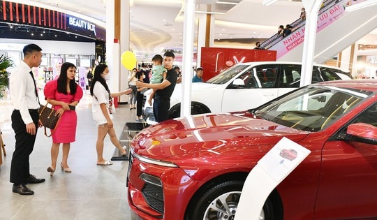 Sức mua ô tô giảm sau thời gian ngắn khởi sắc