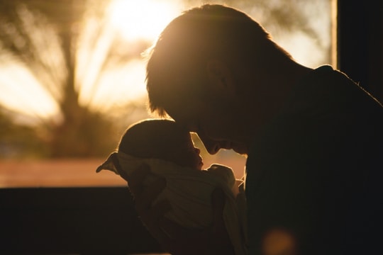 Vì sao những người cha luôn bình tĩnh trong mọi tình huống?