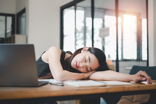 Ngủ trưa quá lâu có thể liên quan đến nguy cơ tử vong cao