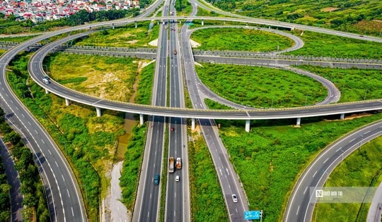 Đầu tư công 2025: Cách các tỉnh dẫn đầu "chạy nước rút" giải ngân