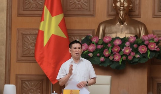 Phó Thủ tướng chỉ đạo về quản lý giá điện, xăng dầu